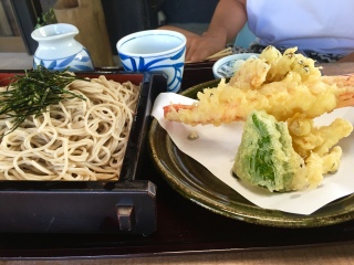 �y���