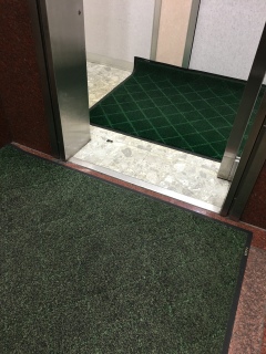 ���j��